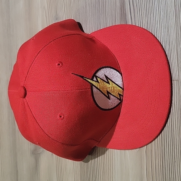 Accessories Dc Comics The Flash Licensed Embroidered Logo